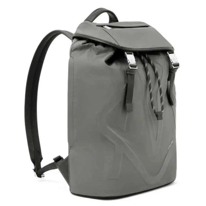 Signature Flap aus ECONYL®-Nylon Rucksack Signature Flap aus ECONYL®-Nylon Rucksack
