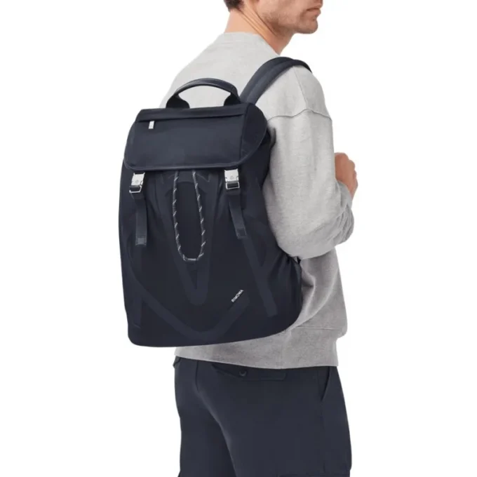 Signature Flap aus ECONYL®-Nylon Rucksack Signature Flap aus ECONYL®-Nylon Rucksack