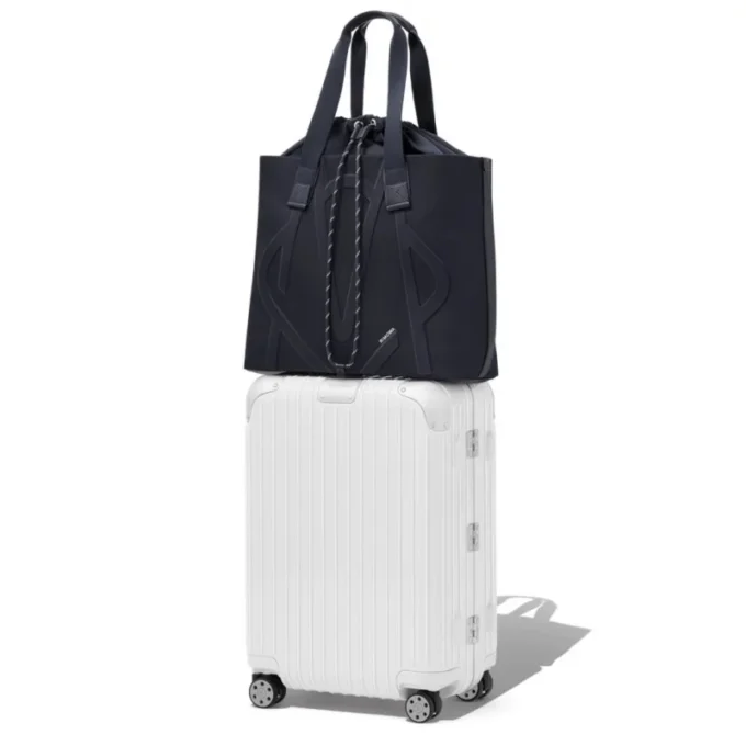 Signature Sliding aus ECONYL®-Nylon TrageBags