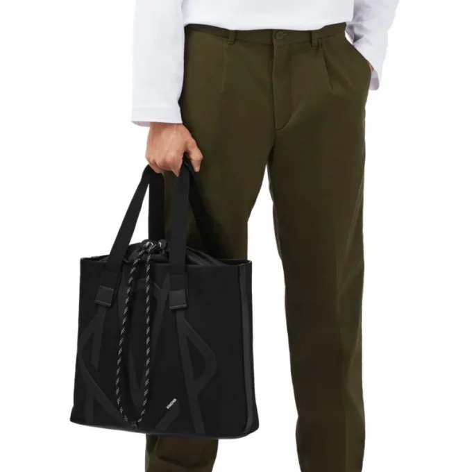 Signature Sliding aus ECONYL®-Nylon TrageBags